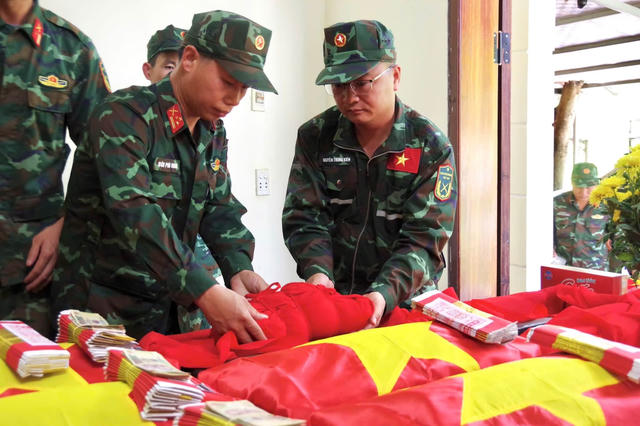 Tổ chức cất bốc, quy tập 12 hài cốt liệt sĩ tại Tuyên Quang