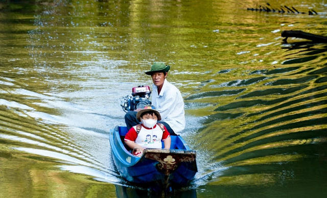 Không để học sinh nghỉ học, bỏ học vì đường đến trường khó khăn