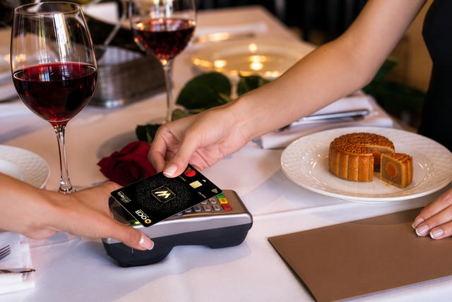 Trọn vị đoàn viên cùng OCB Mastercard World 2in1 Trọn vị đoàn viên cùng OCB Mastercard World 2in1