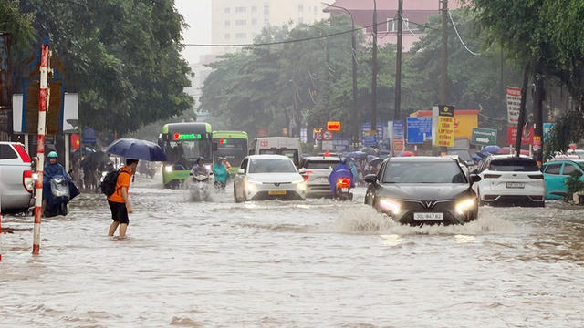 Mưa ngập, quyết định cho học sinh nghỉ: An toàn cần được đặt lên trước