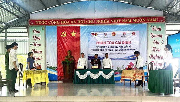 Đưa pháp luật đến gần thanh thiếu niên từ phiên tòa giả định ở Quảng Trị