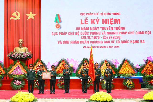 Cục Pháp chế Bộ Quốc phòng đón nhận Huân chương bảo vệ Tổ quốc Hạng Ba