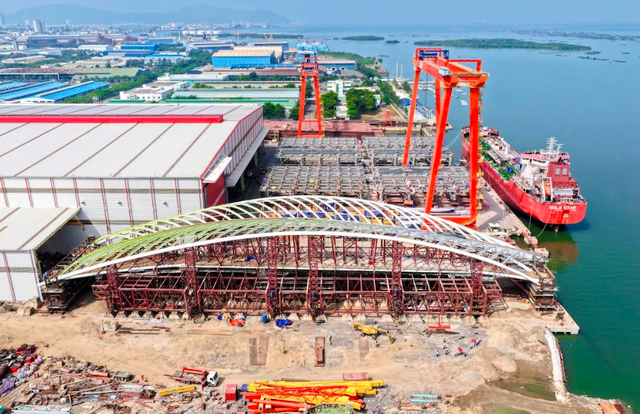 Cầu đi bộ qua sông Sài Gòn thử tải thành công, tiến gần đến giai đoạn hợp long