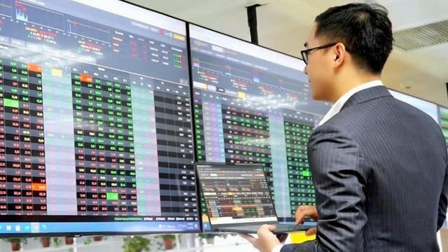 Ủy ban Chứng khoán Nhà nước chuẩn bị 'số hóa' toàn bộ chứng chỉ hành nghề chứng khoán bản giấy