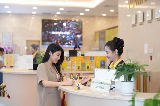 Nam A Bank giảm đồng loạt lãi suất, tung hơn 25.000 tỷ đồng vốn ưu đãi hỗ trợ doanh nghiệp 