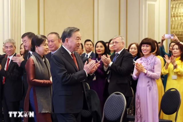 Tổng Bí thư, Chủ tịch nước Tô Lâm và Phu nhân gặp đại diện cộng đồng người Việt Nam tại châu Âu