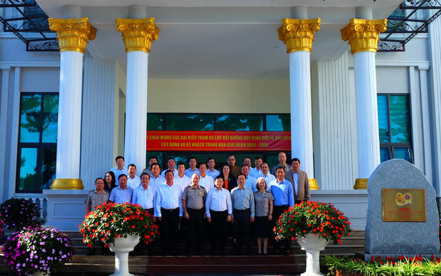Thứ trưởng Bộ Tư pháp Mai Lương Khôi dự và chỉ đạo Hội nghị tập huấn, quán triệt pháp luật đầu tư công