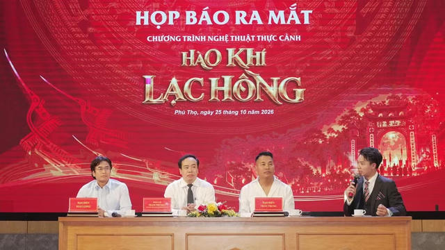 'Hào khí Lạc Hồng' tái hiện huyền sử dân tộc trên sân khấu thực cảnh tại Đền Hùng