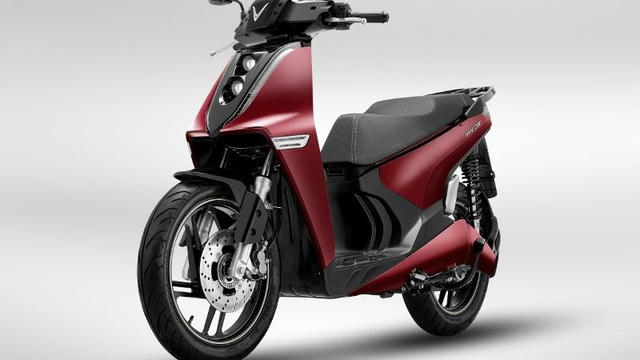 VinFast ra mắt hai dòng xe máy điện mới và công bố mô hình trải nghiệm mua sắm O2O VinFast ra mắt hai dòng xe máy điện mới và công bố mô hình trải nghiệm mua sắm O2O