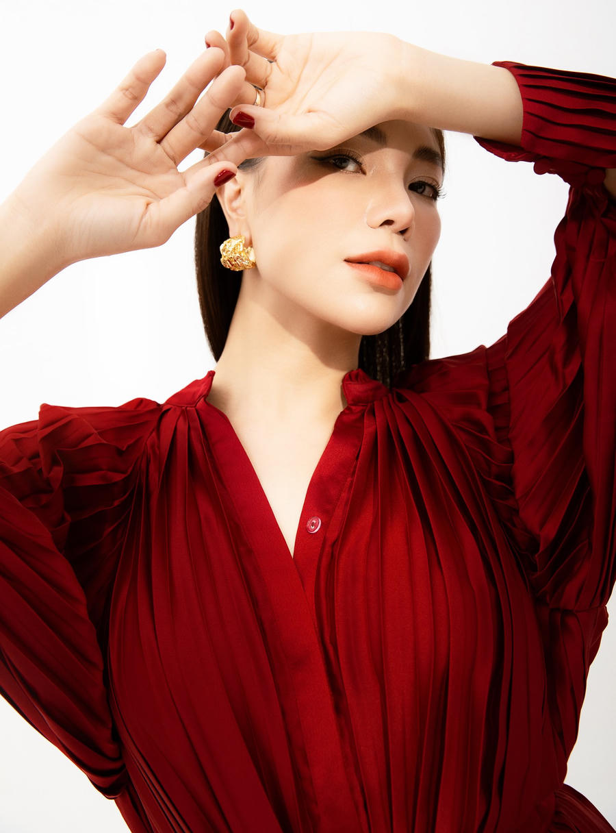 Dự kiến, sắp tới đây, để đánh dấu sự trở lại của mình, Trà Ngọc Hằng sẽ tiếp tục với một dự án âm nhạc mới với&nbsp;dòng nhạc trữ tình - bolero, được đầu tư chỉn chu, kỹ lưỡng, đặc biệt là ở khâu hòa âm.