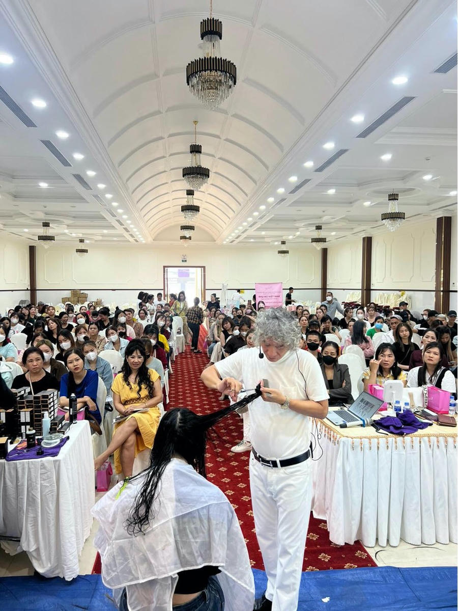 Bành Ngọc Thanh trực tiếp giảng dạy trong các buổi hội thảo miễn phí.