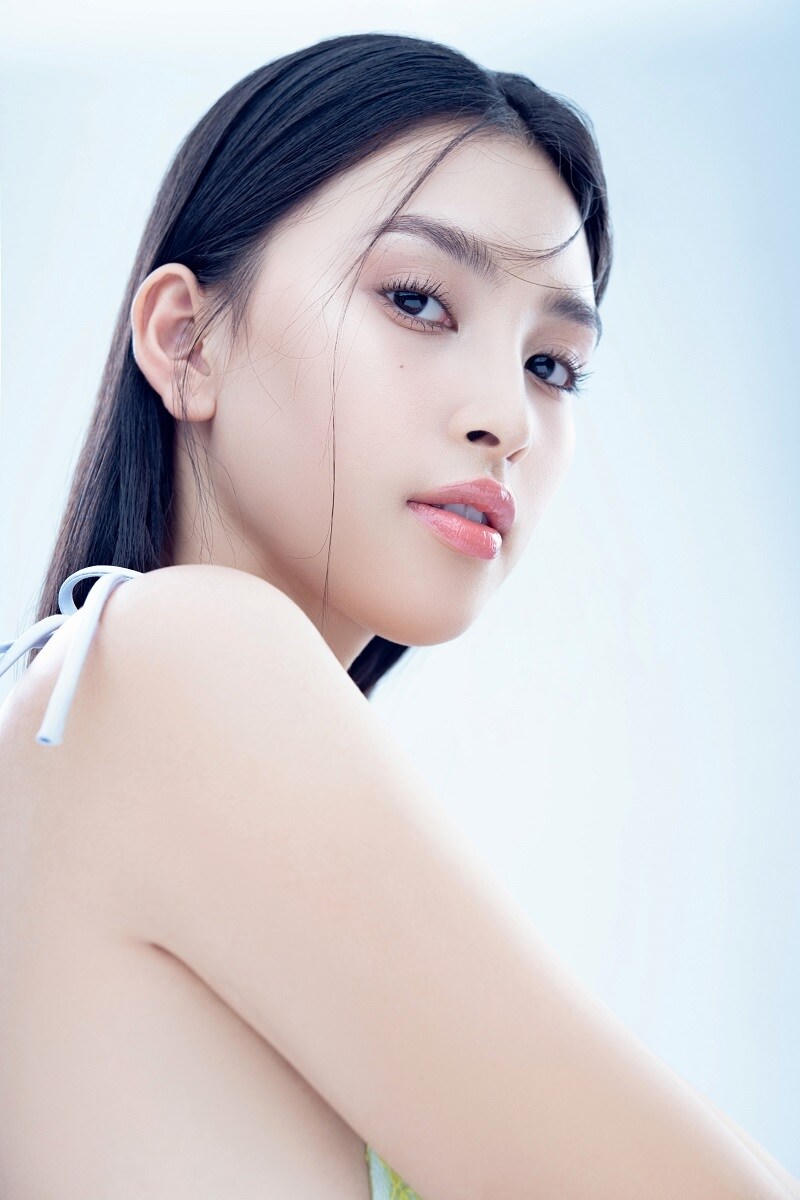 Luôn xây dựng cho mình hình tượng sang chảnh và gợi cảm, nên lâu lâu Tiểu Vy ngây thơ và trong trẻo lại khiến không ít phải 