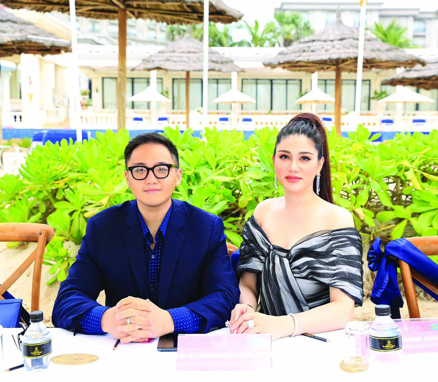 Chú thích ảnh: CEO Nguyễn Quang Tú - (con trai Hoa hậu Xuân Hương) sau khi đi du học ở Mỹ về hiện nay anh đang phụ giúp mẹ điều hành Hệ thống Thẩm mỹ viện Xuân Hương