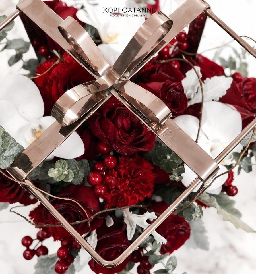 Và qua bàn tay sáng tạo của đội ngũ thiết kế chuyên nghiệp ở Xophoatanni, những nguyên liệu đơn lẻ sẽ được khéo léo cắt tỉa và pha trộn với nhau để tạo nên tuyệt tác nghệ thuật mãn nhãn nhất. 