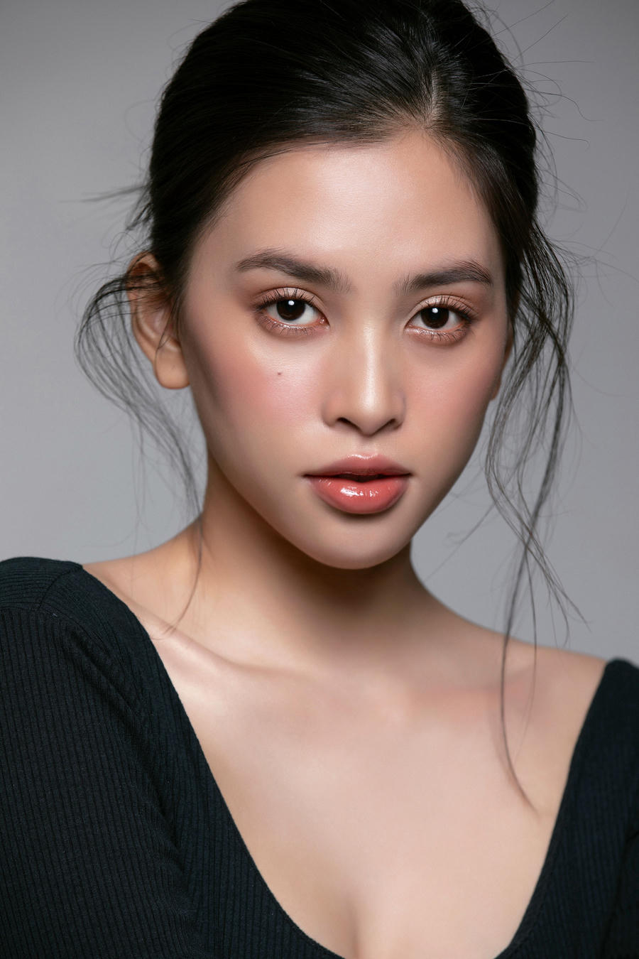 “Hồi đó không nghĩ có ai có gương mặt đẹp hoàn hảo vậy cho đến khi gặp Hoa Hậu Trần Tiểu Vy”,&nbsp; 