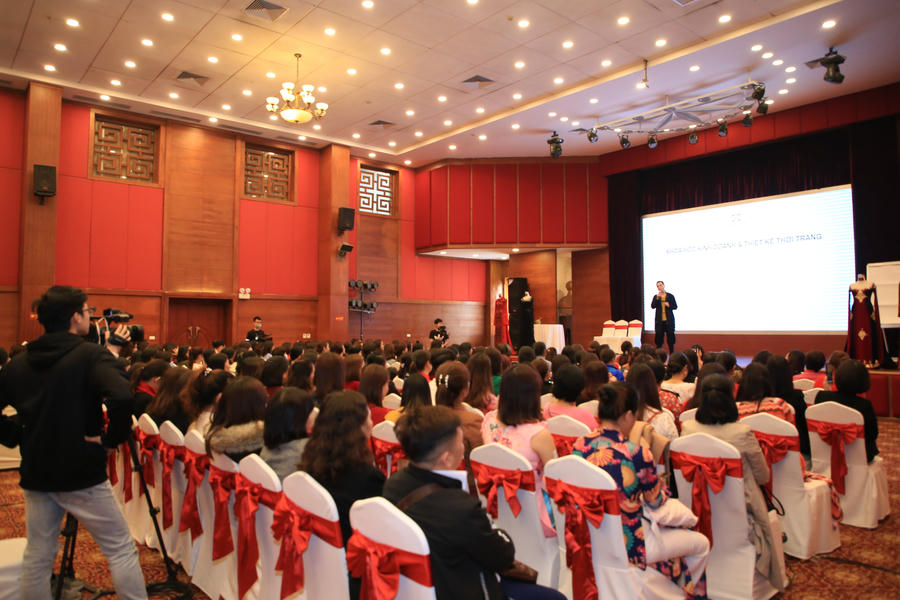 Khi đã thành công từ Áo dài NTK đã chia sẻ kinh nghiệm làm nghề để giúp rất nhiều những NTK được sống tốt với đam mê và cùng đồng lòng quảng bá áo dài Việt Nam trong và ngoài nước