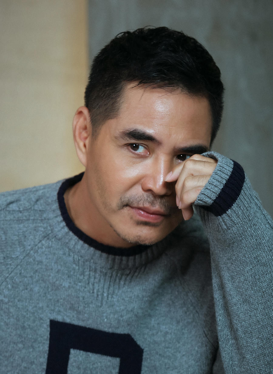 Ở tuổi 47, nam diễn viên vẫn miệt mài trên phim trường. (Ảnh: Delavon Studio)