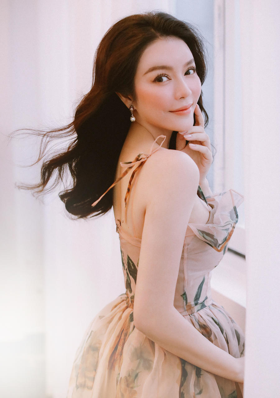 Ngoài việc thành công trong lĩnh vực kinh doanh, khi nhắc đến Lý Nhã Kỳ, khán giả còn ấn tượng bởi hình ảnh một nghệ sĩ sở hữu vẻ đẹp cuốn hút.