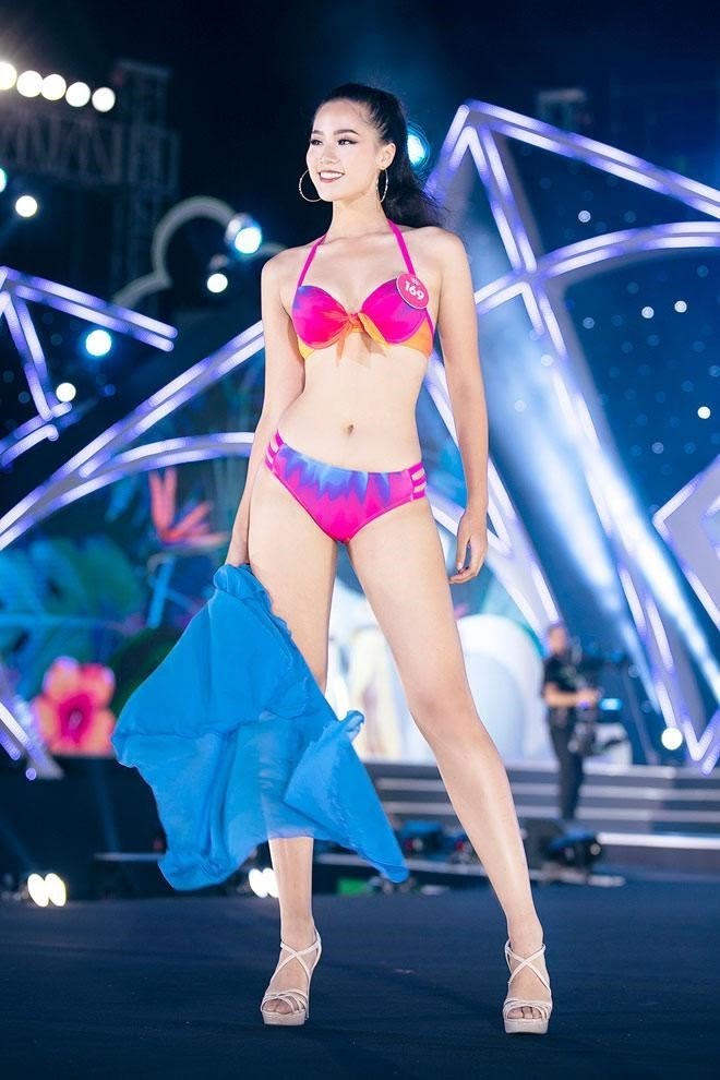  Nguyễn Hoàng Bảo Châu từng gây chú ý khi đạt danh hiệu Người đẹp biển của cuộc thi Hoa hậu Việt Nam 2018