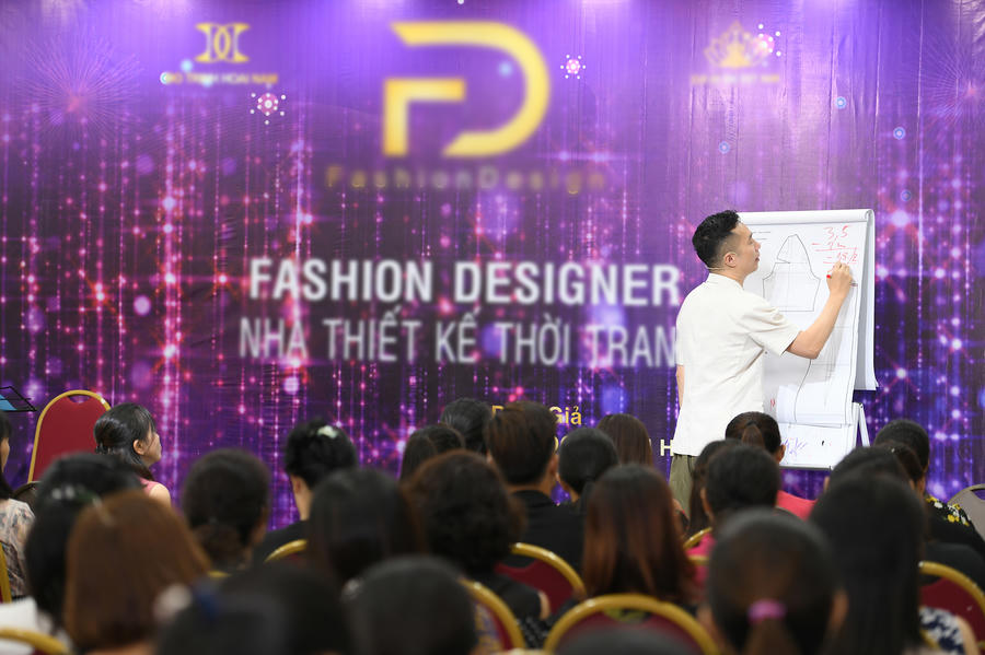 Không dấu và giữ bí quyết, kinh nghiệm thiết kế cho riêng mình NTK đã chia sẻ  để các NTK áo dài trên cả nước tạo ra các thiết kế Áo Dài đẹp và phù hợp với xu hướng thời trang thế giới