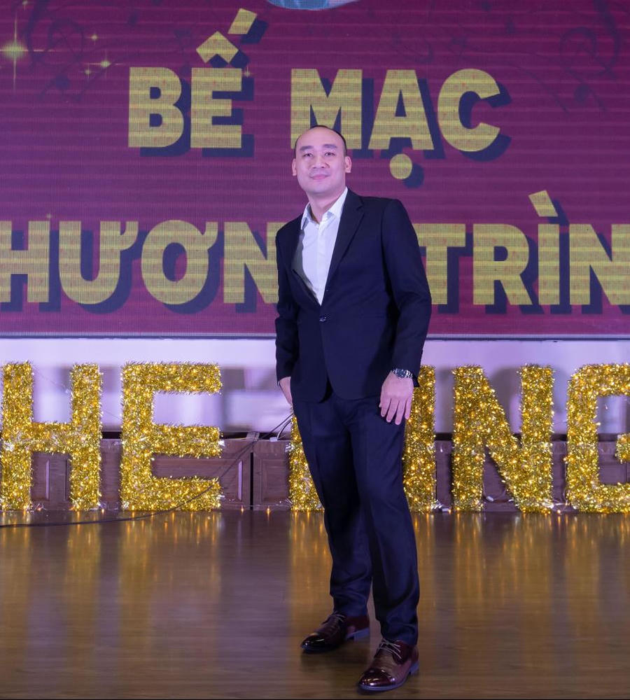 Anh hiện là CEO công ty truyền thông Singo- đơn vị đứng sau nhiều thương hiệu kinh doanh online đình đám