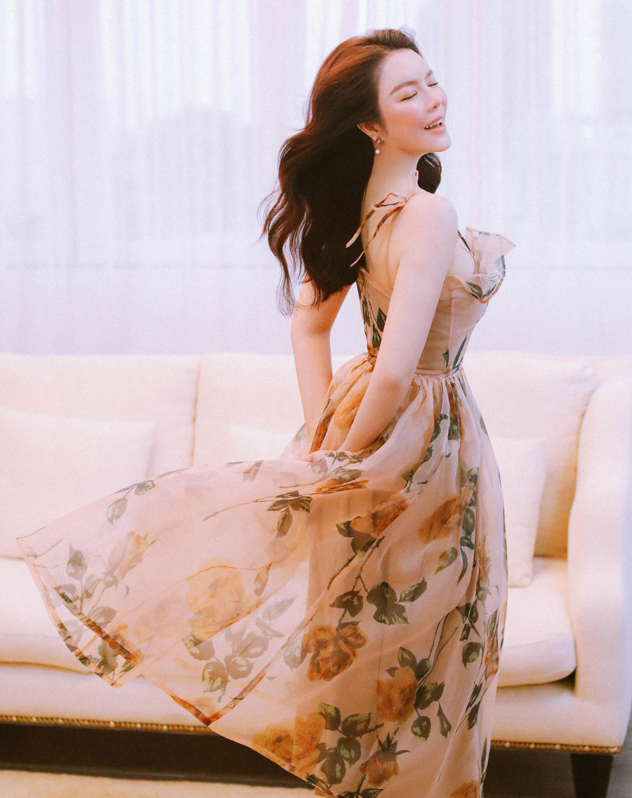 Hơn 10 năm hoạt động showbiz với nhiều dự án lớn nhỏ, sao nữ vẫn vẹn nguyên nhan sắc tinh khôi, trẻ trung, tràn đầy năng lượng.