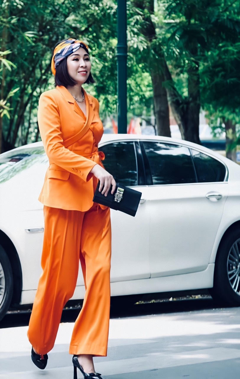 Phong thái tự tin của nữ doanh nhân Hoàng Hiền