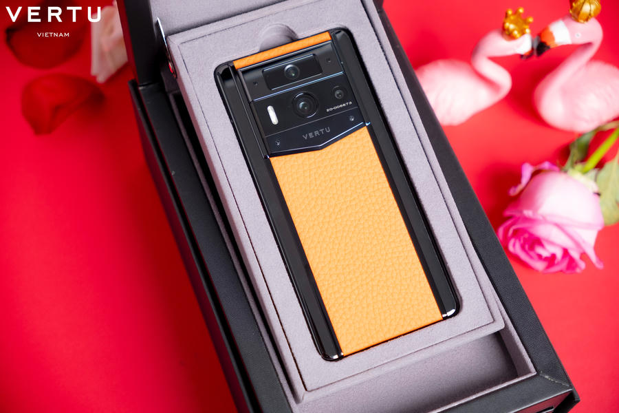 Một phiên bản khác của Metavertu 2 cũng được nhiều khách hàng chọn làm quà tặng dịp Lễ Tình nhân này.&nbsp;