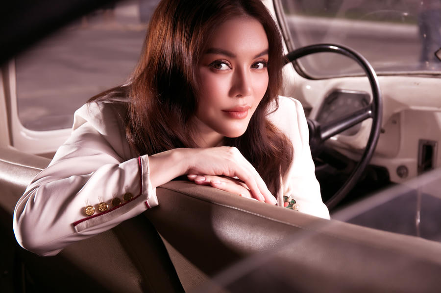 Vào ngày sinh nhật mình năm nay rơi trúng thời điểm phải giãn cách xã hội vì dịch Covid-19, tuy nhiên Lý Nhã Kỳ vẫn rất hạnh phúc trước sự yêu thương&nbsp;của người thân, bạn bè.