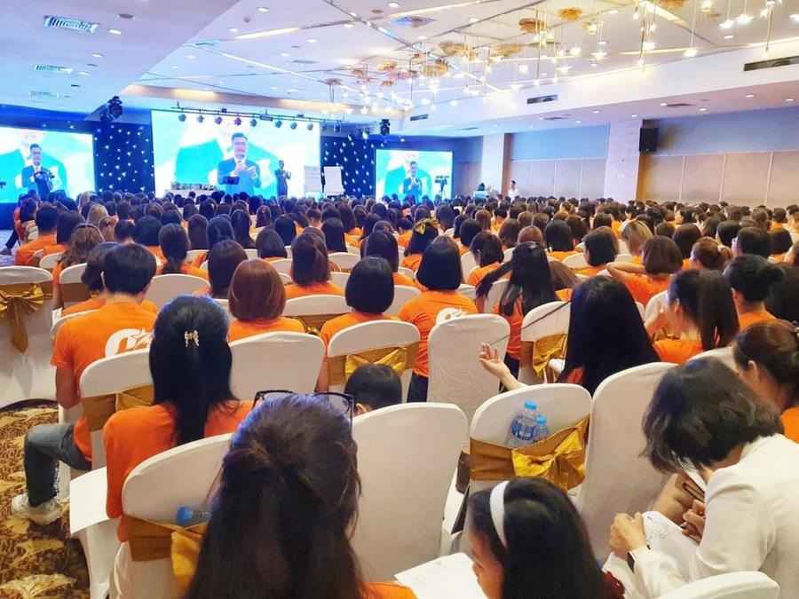 CEO Đới Xuân Hùng dành nhiều thời gian tâm huyết để đào tạo cho các doanh nghiệp trong nước