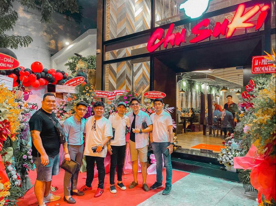 Anh còn kinh doanh sang nhiều mảng khác như nhà hàng, club...