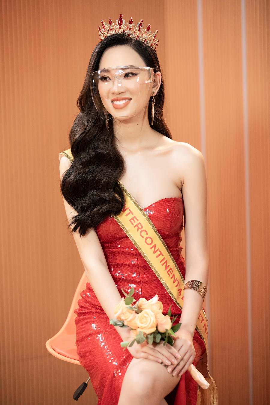 Được biết, Ái Nhi&nbsp;sinh năm 1998, đến từ Đắk Lắk và hiện đang là sinh viên ngành Kinh doanh thương mại của trường Đại học Văn Lang.