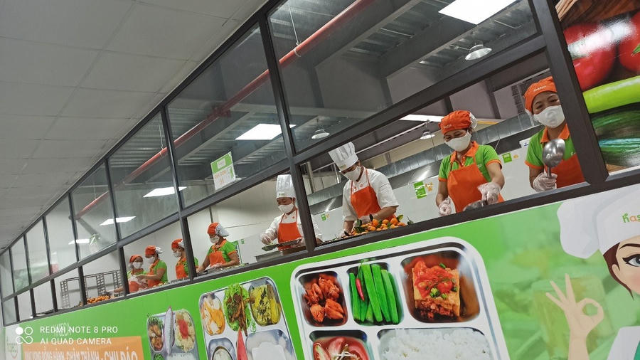 Các tình nguyện viên trong căn bếp từ thiện cũng chính là những đầu bếp nhiều kinh nghiệm của Haseca.