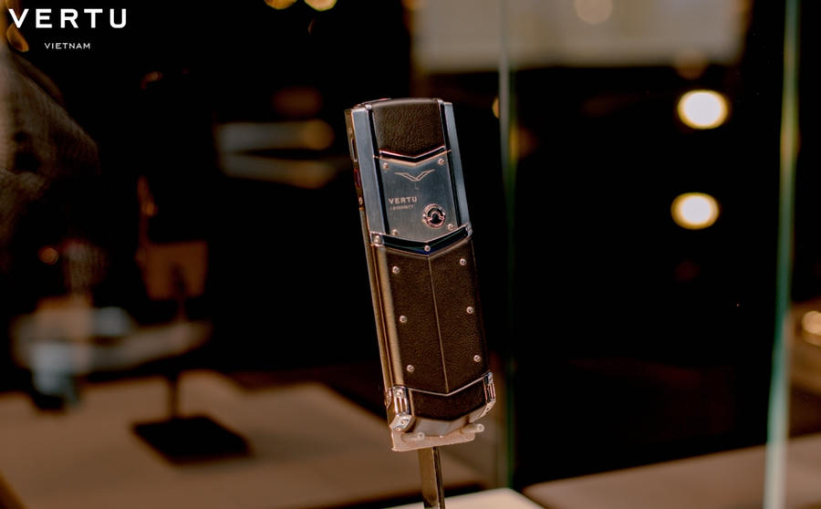 Người dùng Vertu đời cũ ở Việt Nam đang chuyển đổi sang dùng Signature V 4G hoặc các dòng smartphone Vertu.