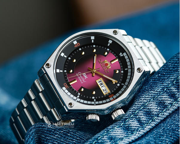 Đồng hồ Orient mặt đỏ (SK mặt lửa) chính hãng có độ hoàn thiện tốt và đẹp mắt