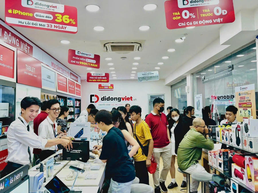 Dịp cuối năm, chuỗi cửa hàng Di Động Việt ghi nhận lượng khách hàng mua sắm tăng mạnh.&nbsp;