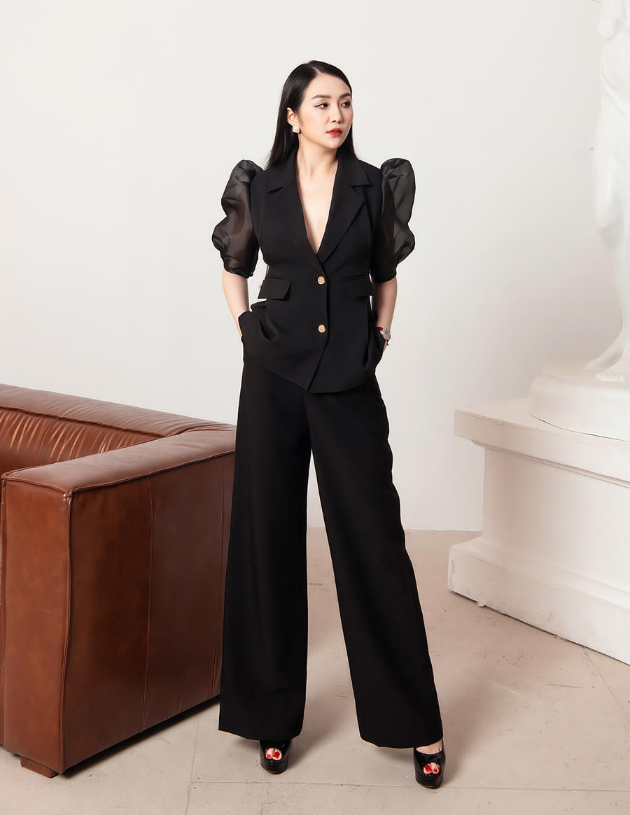 Năm nay, vì dịch vẫn còn diễn biến phức tạp nên Hương Baby nấu ăn tại nhà cùng các thành viên trong gia đình.