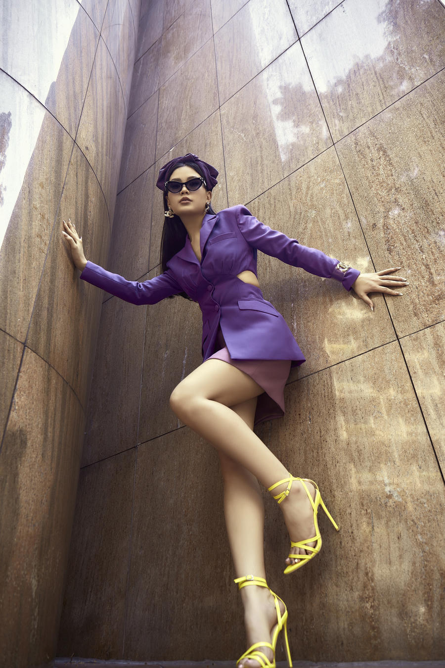 &nbsp;Kết hợp nhiều item khác nhau, cô nàng ghi điểm bằng phong cách thời trang cá tính.