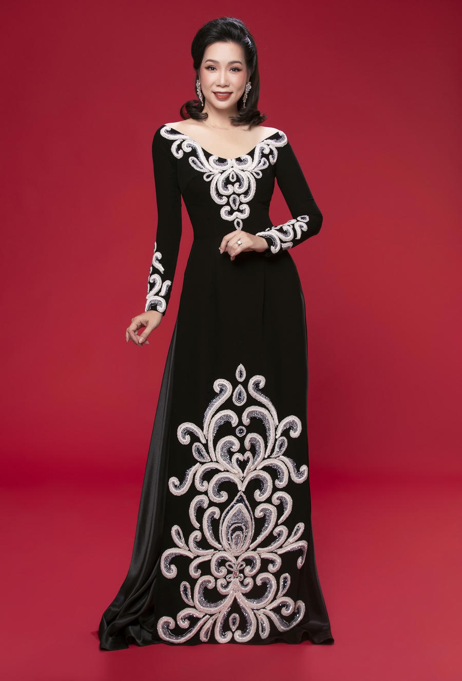 Theo nhà thiết kế, hình ảnh những người bà, người mẹ chịu thương chịu khó đến nay vẫn được gìn giữ song phát triển thêm khi họ biết yêu thương bản thân và tạo ra những giá trị tốt đẹp cho cuộc sống.&nbsp;