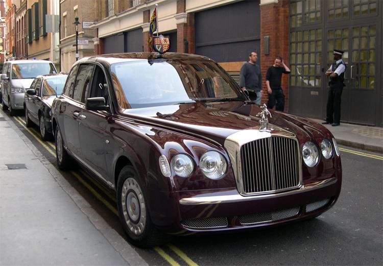 &nbsp;Bentley State Limousine dành cho Nữ hoàng Anh Elizabeth II