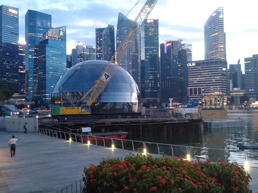  Mặc dù cửa hàng thứ 3 của Apple vẫn đang trong giai đoạn hoàn thiện nhưng đã thu hút được sự quan tâm của nhiều fan “táo khuyết”. Bên cạnh vị trí độc đáo, tại cửa hàng các sản phẩm chất lượng cao và đời mới nhất của Apple sẽ được bày bán. 