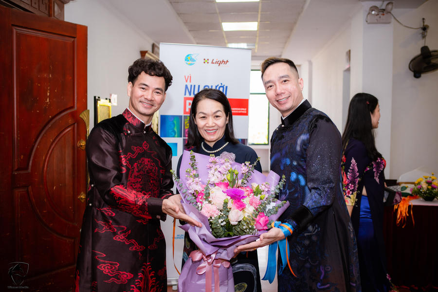 Đỗ Trịnh Hoài Nam là người thường xuyên sát cánh cùng Hội LHPN Việt Nam trên con đường đưa Áo dài trở thành một di sản văn hoá