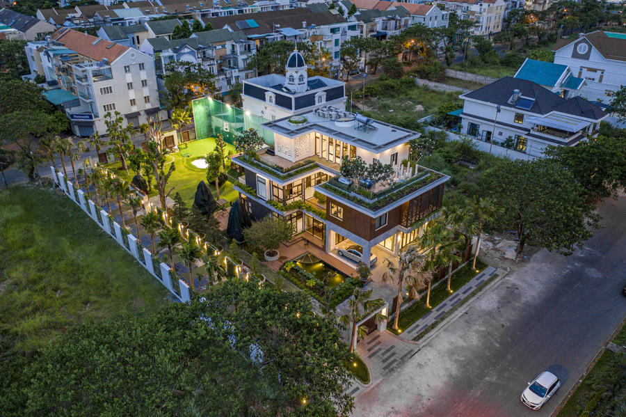  K-Villa+ nổi bật cho công trình hiện đại gắn bó với thiên nhiên và tôn trọng các giá trị bền vững. Nơi đây là tổ ấm yên bình và thoải mái của các thành viên trong gia đình, một nơi trú ấn giữa nhịp sống hối hả, bận rộn của đô thị. 