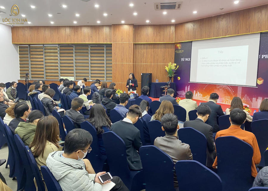 Các khách mời cùng học viên cũng sôi nổi, tham gia tương tác trao đổi với diễn giả thông qua phần Hỏi và đáp của chương trình