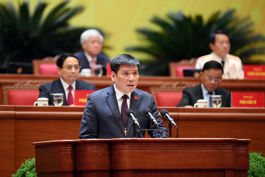 Đồng chí Nguyễn Thanh Bình, Phó Trưởng Ban Tổ chức Trung ương, trình bày tham luận về vấn đề “Xây dựng, hoàn thiện tổ chức bộ máy của hệ thống chính trị đáp ứng yêu cầu phát triển đất nước trong kỷ nguyên mới”.