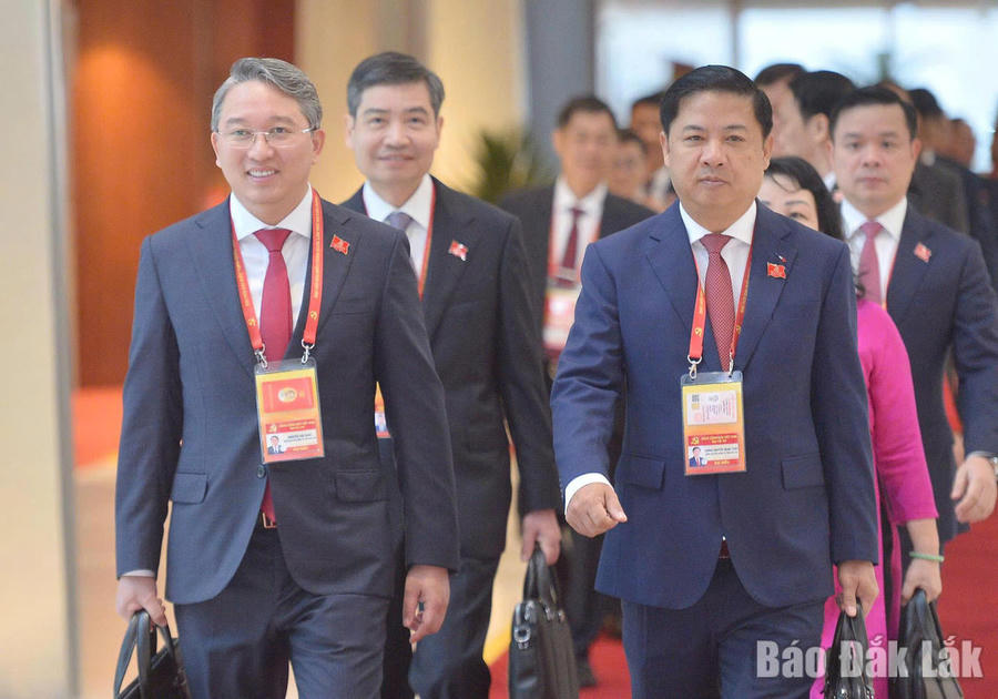 Bộ trưởng Bộ Tư pháp Nguyễn Hải Ninh (người bên trái) tại Đại hội XIV của Đảng. Bộ trưởng Bộ Tư pháp Nguyễn Hải Ninh (người bên trái) tại Đại hội XIV của Đảng.