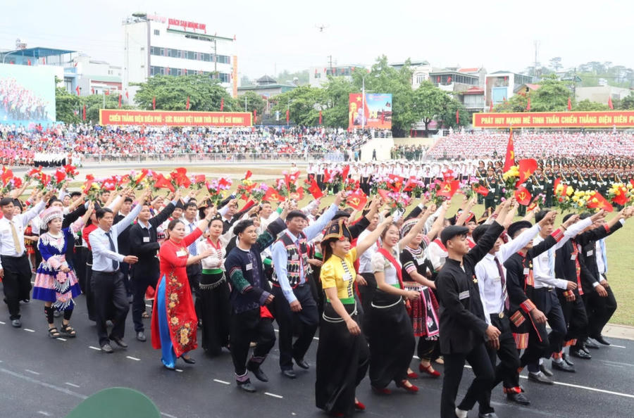 Mỗi người dân Việt Nam, dù khác biệt về vùng miền, dân tộc, tôn giáo… đều chung một quyết tâm đoàn kết vì tương lai phồn vinh của đất nước. (Ảnh: Vân Anh)