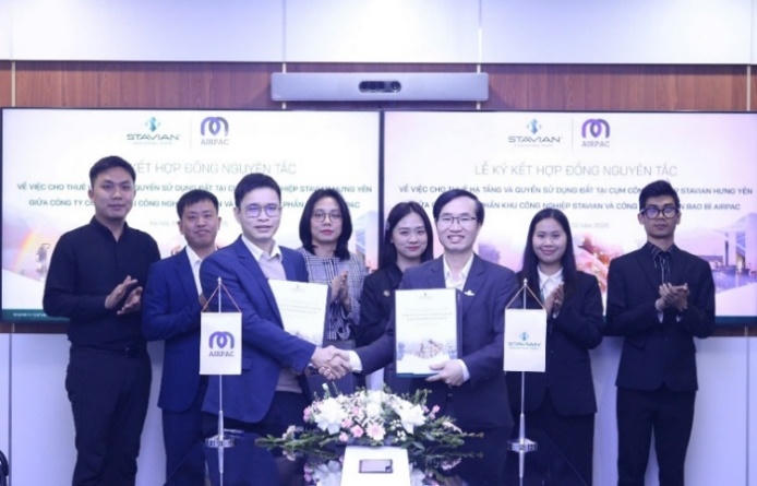 A group of people standing together

Description automatically generated