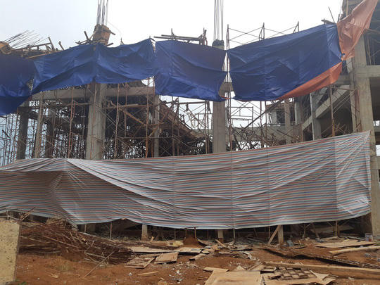 Công trình bị sập