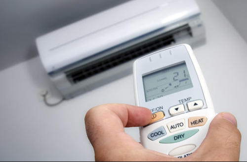 Thời tiết mưa mát, các thiết bị điện ít sử dụng... khiến giá điện bậc cao ít xuất hiện.